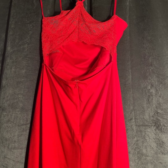 Red express dress. Size 10. Lace and peephole - Picture 2 of 3
